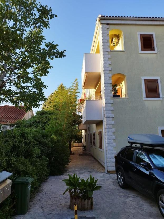 Apartman Mediterraneo Supetar Εξωτερικό φωτογραφία